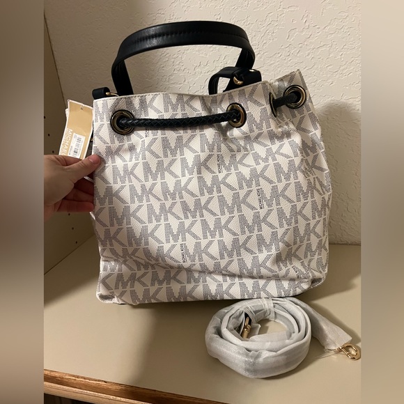 New Michael Kors Large Gather Tote - Picture 2 of 5